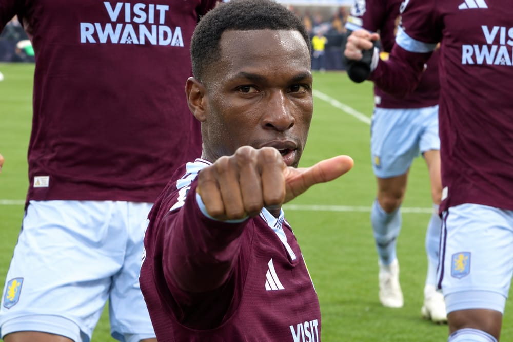 Nicolas Jackson celebrates goal with thumbs-up