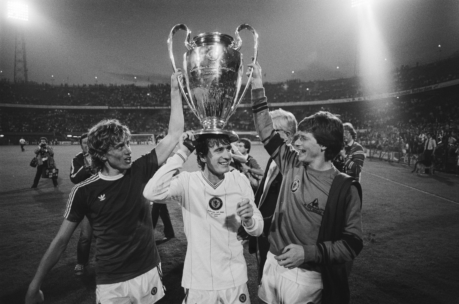 FC Bayern Munchen tegen Aston Villa 0 1 Europa Cup I blijde Aston Villa spelers Bestanddeelnr 932 1808